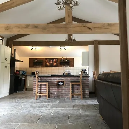 Trelaske Mill Cider Barn-with Hot Tub, Fire Pit Bbq Lewannick